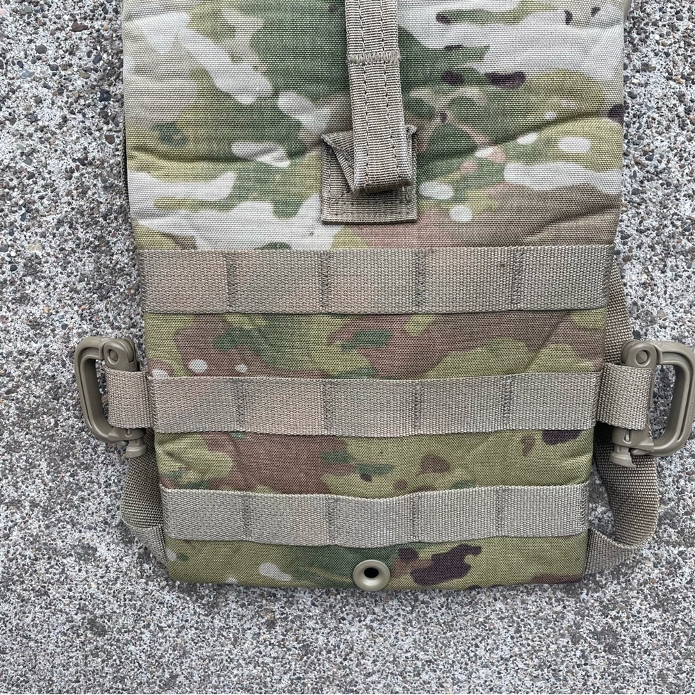 Skilcraft Molle II Hydration System Carrier - Picture 3 of 16